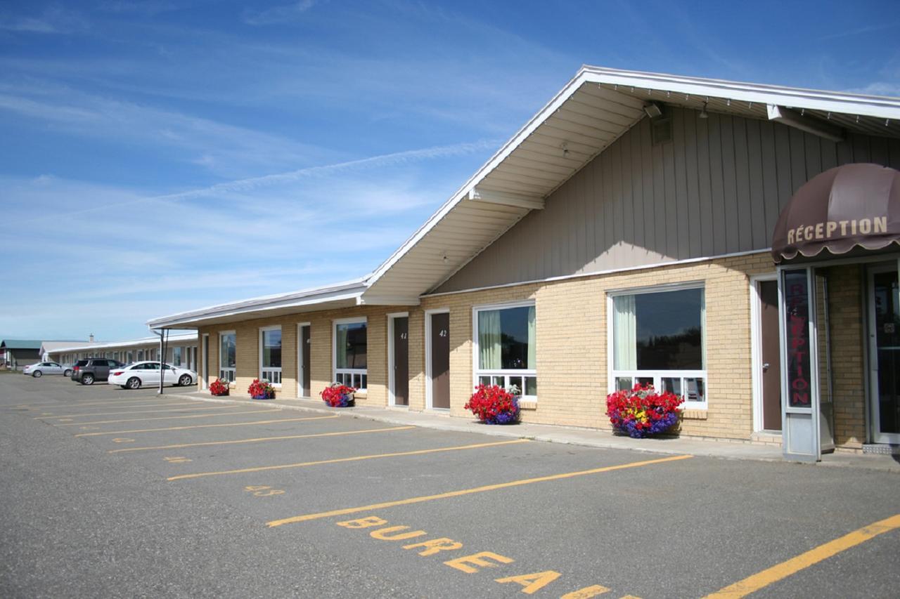 Hotel Le Campagnard Matane Exterior foto